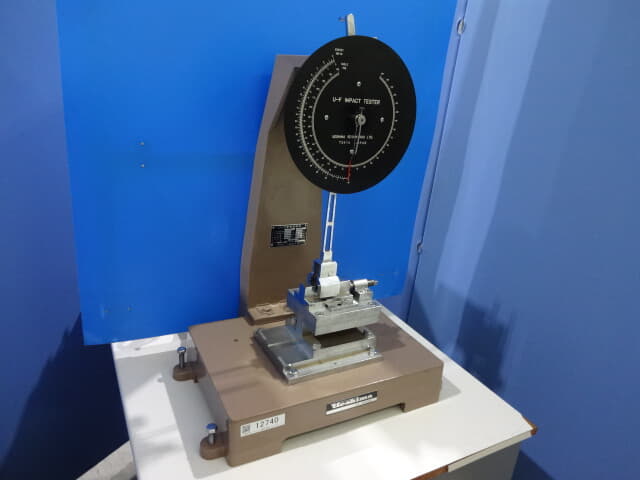 上島製作所 アイゾット衝撃試験機中古 IM-1140（2・4J）