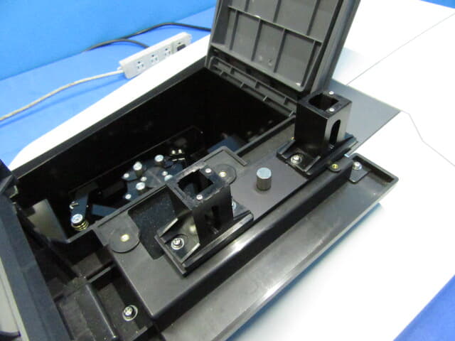 理化学機械　試験分析機器　島津製作所　UV-2600