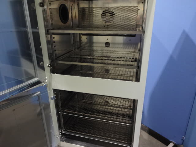 ヤマト科学 低温恒温器中古 IQ822